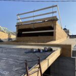 esterno in lavorazione di un tetto in legno con guaina posata