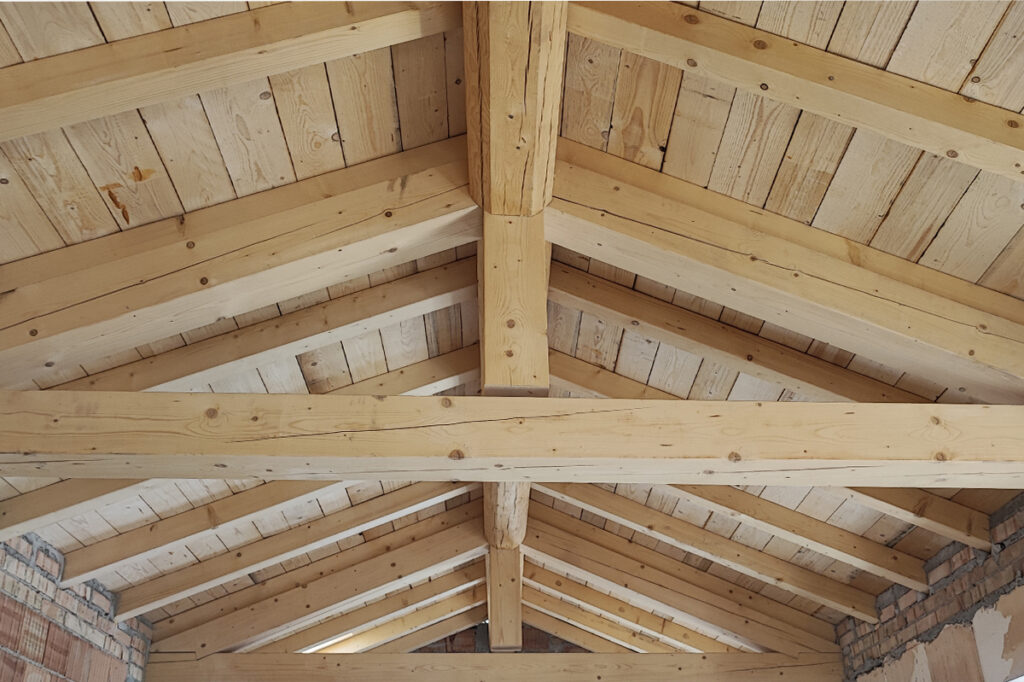 interno del tetto in legno