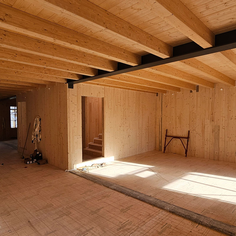 piano interno di casa in legno